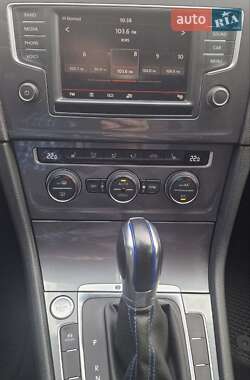 Хэтчбек Volkswagen e-Golf 2016 в 