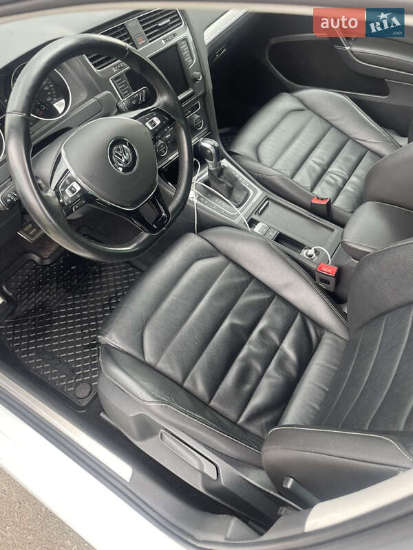 Хетчбек Volkswagen e-Golf 2016 в Києві