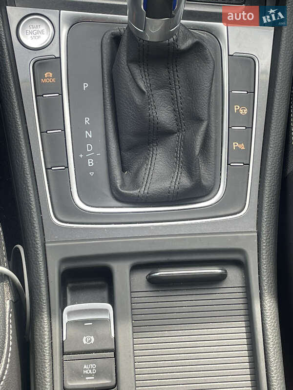 Хетчбек Volkswagen e-Golf 2016 в Києві