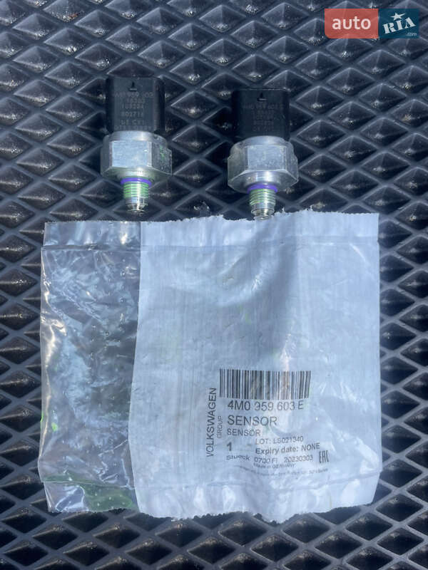 Хетчбек Volkswagen e-Golf 2016 в Києві