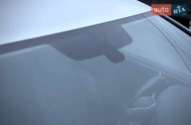 Хэтчбек Volkswagen e-Golf 2019 в 