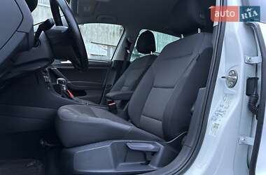 Хэтчбек Volkswagen e-Golf 2019 в 
