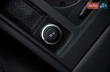 Хэтчбек Volkswagen e-Golf 2019 в 