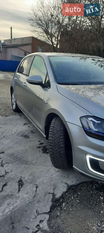 Хэтчбек Volkswagen e-Golf 2015 в Каменец-Подольском