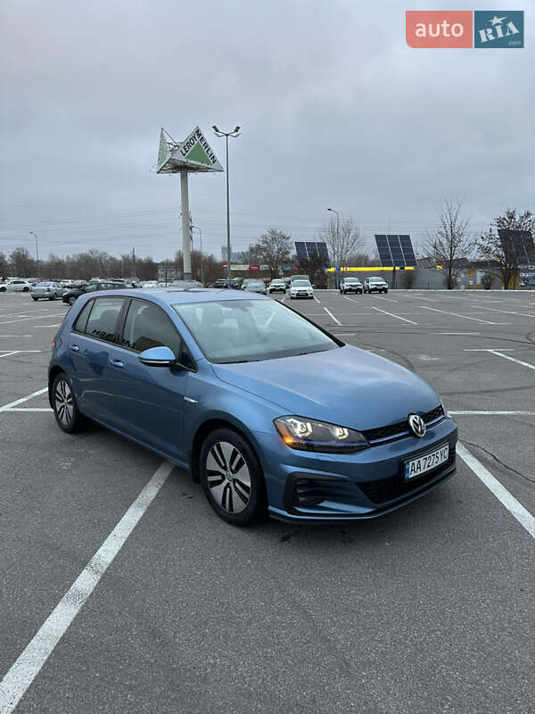 Хэтчбек Volkswagen e-Golf 2016 в Киеве