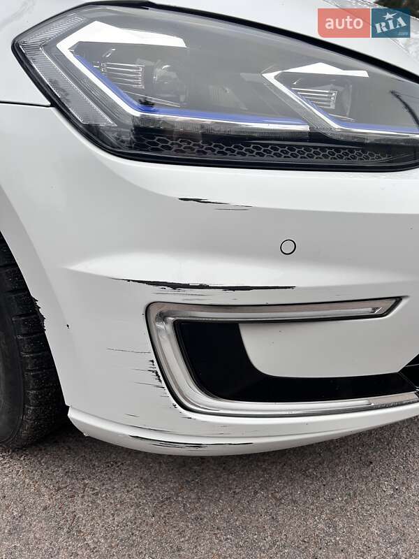 Хетчбек Volkswagen e-Golf 2017 в Києві