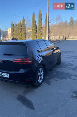 Хэтчбек Volkswagen e-Golf 2015 в 