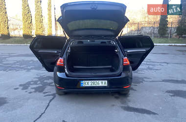 Хэтчбек Volkswagen e-Golf 2015 в 