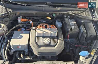 Хэтчбек Volkswagen e-Golf 2015 в 