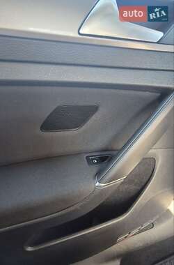 Хэтчбек Volkswagen e-Golf 2015 в 