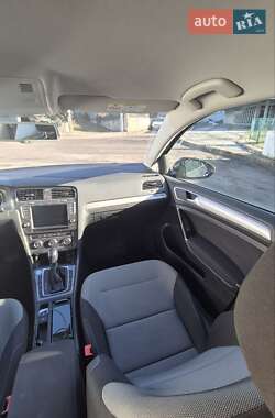 Хэтчбек Volkswagen e-Golf 2015 в 