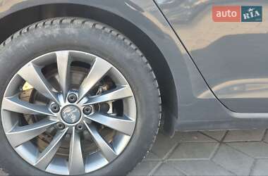 Хэтчбек Volkswagen e-Golf 2015 в 