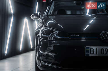 Хэтчбек Volkswagen e-Golf 2020 в 