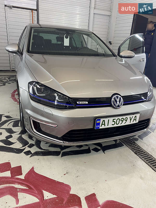 Хетчбек Volkswagen e-Golf 2016 в Києві