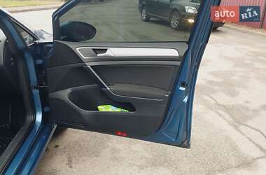 Хетчбек Volkswagen e-Golf 2015 в 