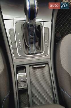 Хетчбек Volkswagen e-Golf 2015 в 