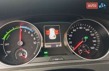 Хетчбек Volkswagen e-Golf 2015 в 