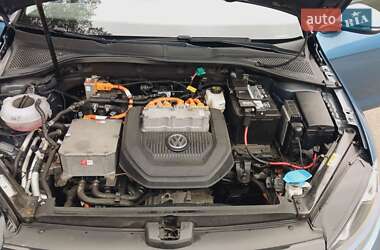 Хетчбек Volkswagen e-Golf 2015 в 