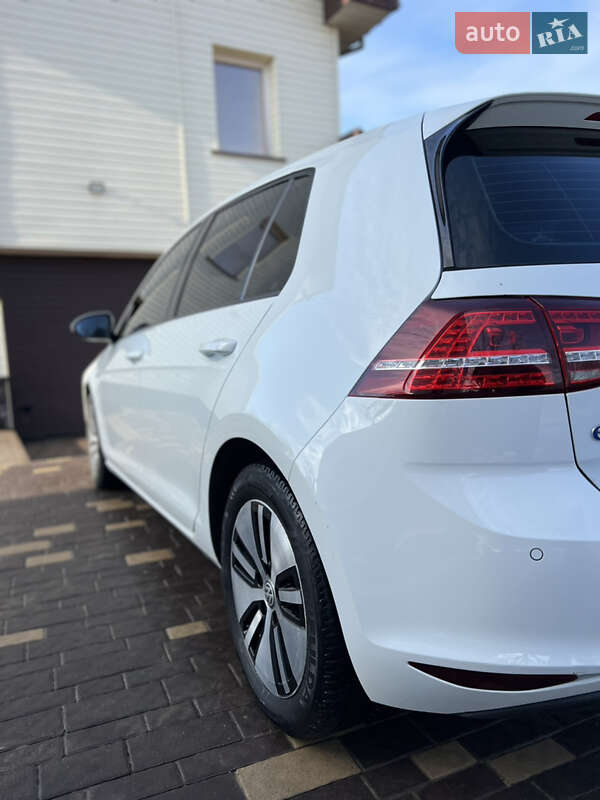 Хэтчбек Volkswagen e-Golf 2015 в Ивано-Франковске