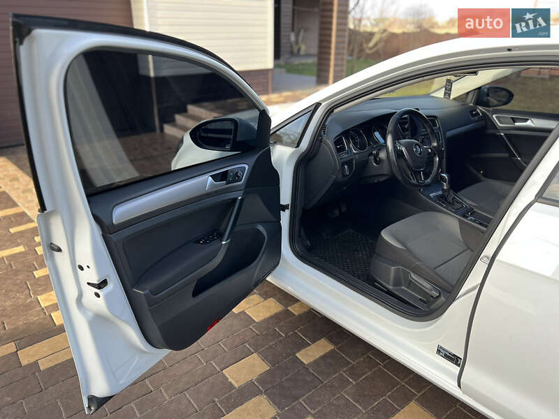 Хэтчбек Volkswagen e-Golf 2015 в Ивано-Франковске