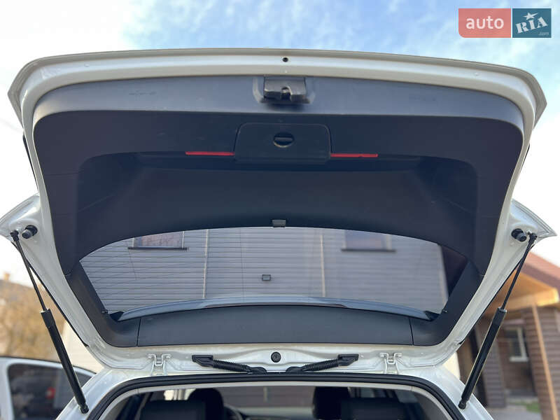 Хэтчбек Volkswagen e-Golf 2015 в Ивано-Франковске