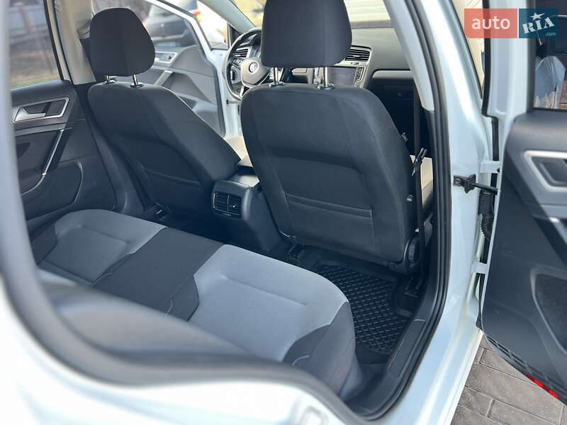 Хэтчбек Volkswagen e-Golf 2015 в Ивано-Франковске