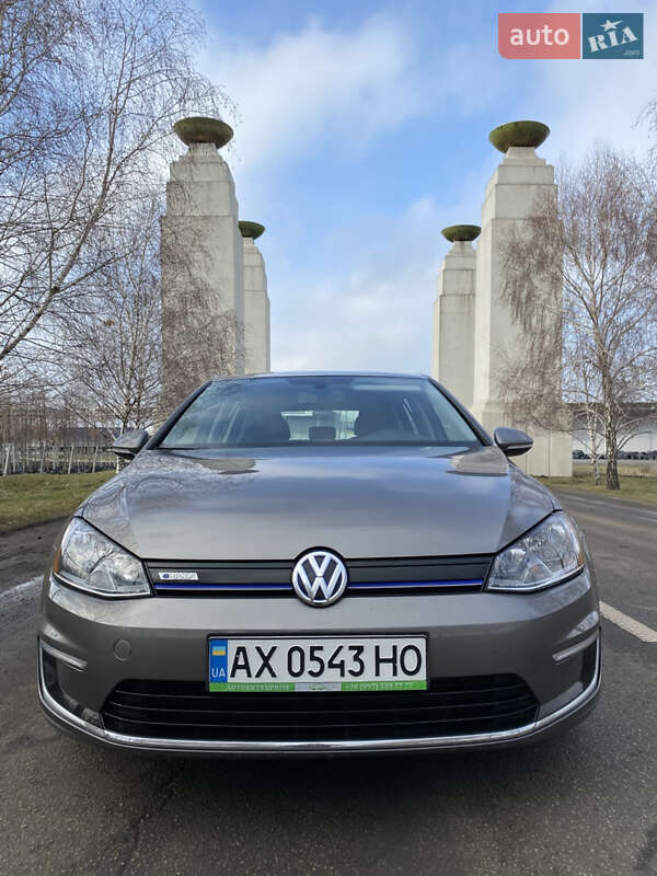 Хетчбек Volkswagen e-Golf 2016 в Дніпрі
