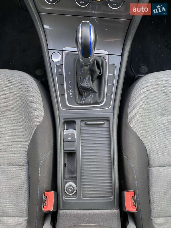 Хетчбек Volkswagen e-Golf 2016 в Дніпрі