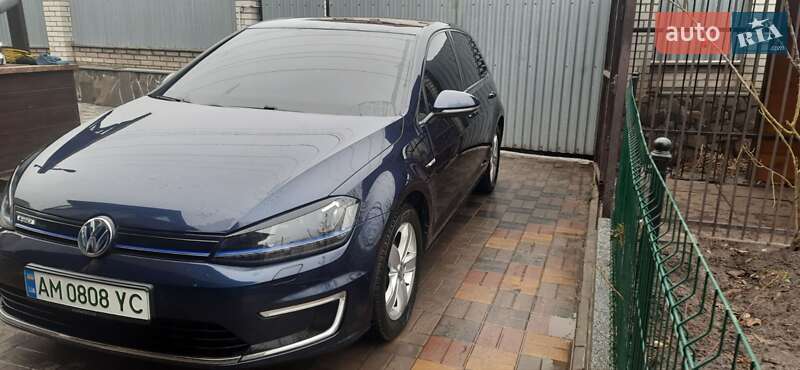 Хетчбек Volkswagen e-Golf 2016 в Житомирі