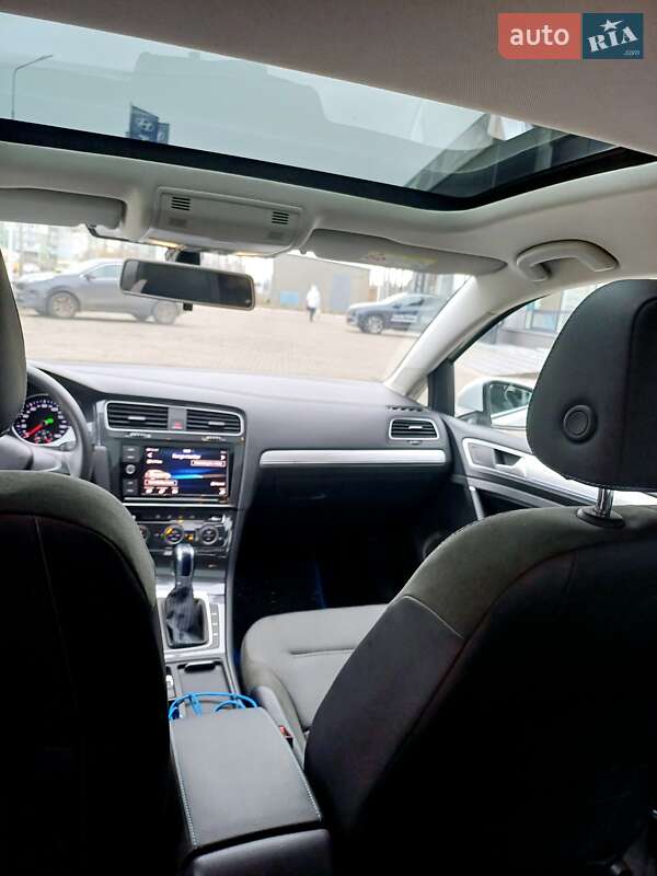 Хетчбек Volkswagen e-Golf 2019 в Сумах