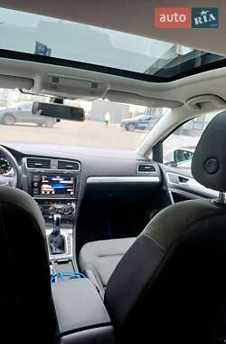 Хэтчбек Volkswagen e-Golf 2019 в 