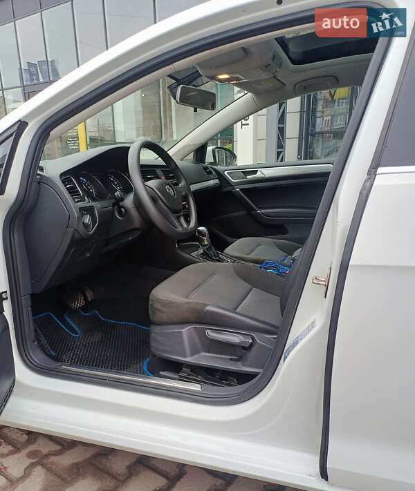 Хетчбек Volkswagen e-Golf 2019 в Сумах