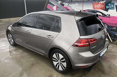 Хэтчбек Volkswagen e-Golf 2015 в Ужгороде