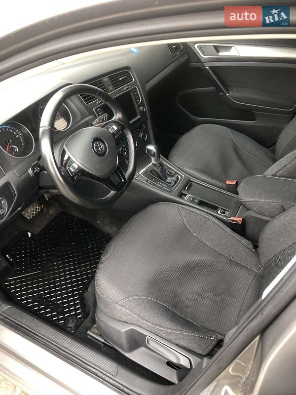 Хетчбек Volkswagen e-Golf 2015 в Ужгороді