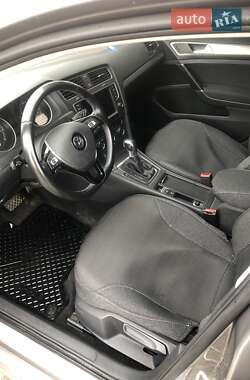 Хэтчбек Volkswagen e-Golf 2015 в 
