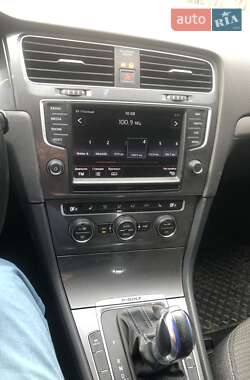Хэтчбек Volkswagen e-Golf 2015 в Ужгороде