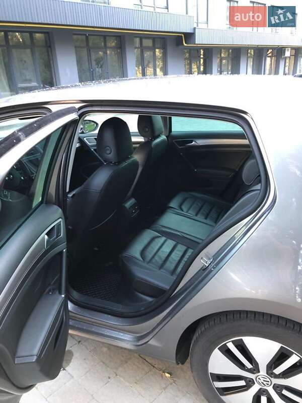 Хэтчбек Volkswagen e-Golf 2016 в Новояворовске