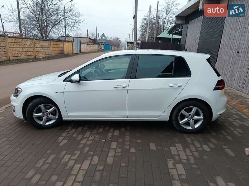 Хэтчбек Volkswagen e-Golf 2015 в Кривом Роге