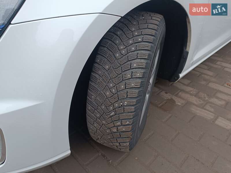 Хэтчбек Volkswagen e-Golf 2015 в Кривом Роге