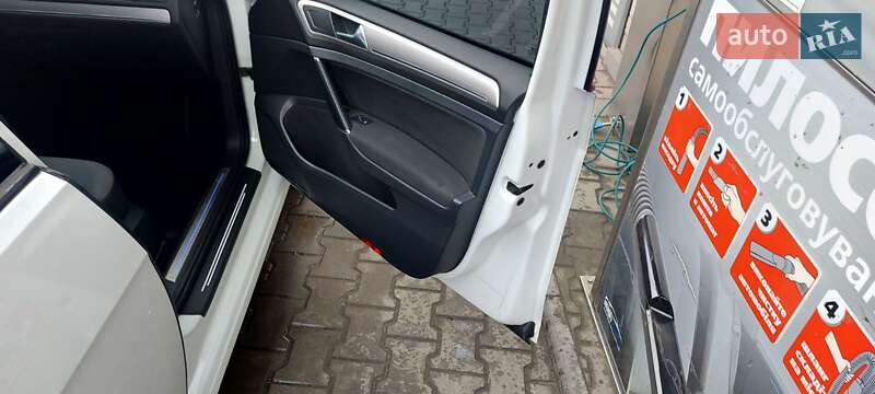Хэтчбек Volkswagen e-Golf 2014 в Житомире