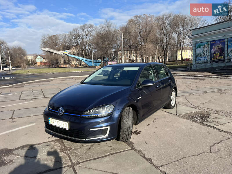 Хетчбек Volkswagen e-Golf 2015 в Дніпрі