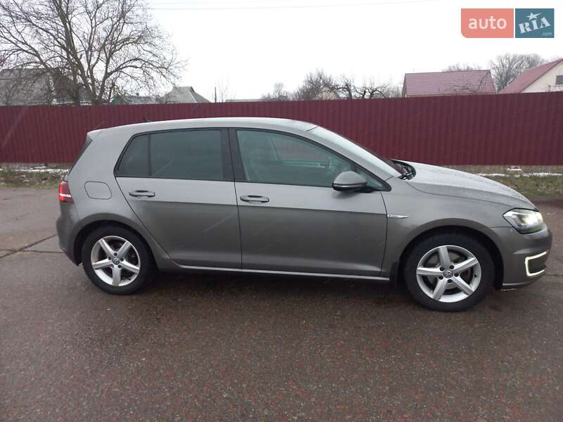 Хетчбек Volkswagen e-Golf 2015 в Києві