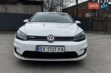 Хетчбек Volkswagen e-Golf 2017 в 