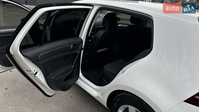 Хетчбек Volkswagen e-Golf 2017 в Кам'янець-Подільському