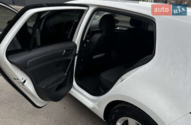 Хетчбек Volkswagen e-Golf 2017 в 
