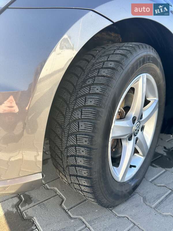 Хетчбек Volkswagen e-Golf 2014 в Чернівцях