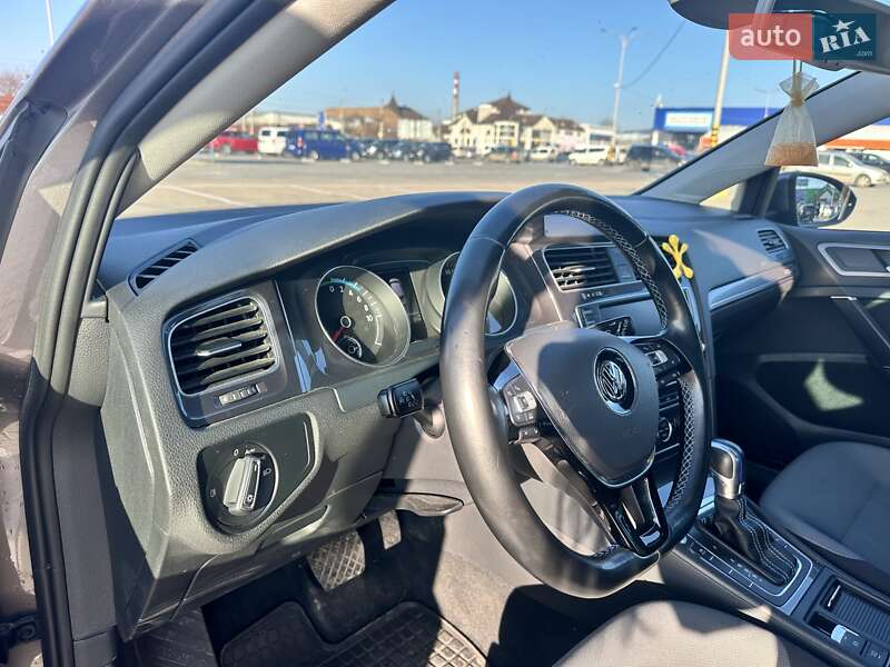 Хетчбек Volkswagen e-Golf 2014 в Чернівцях