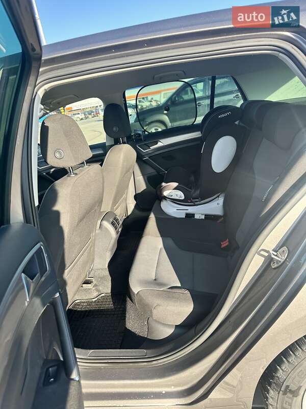 Хетчбек Volkswagen e-Golf 2014 в Чернівцях