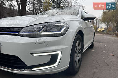 Хетчбек Volkswagen e-Golf 2017 в 