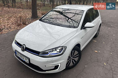 Хетчбек Volkswagen e-Golf 2017 в 